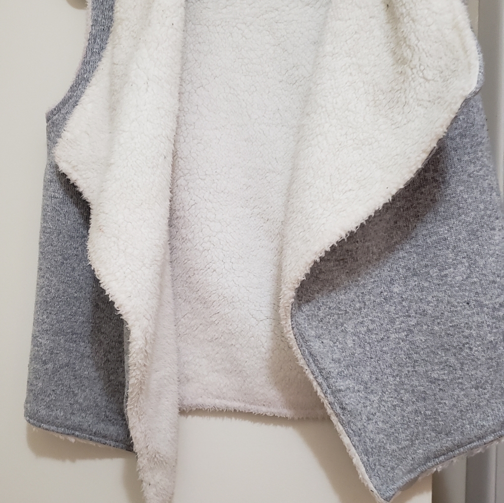 Vest - Picture 2 of 3